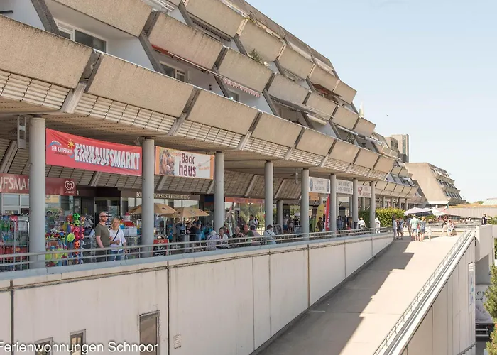 Westside Daire Strande